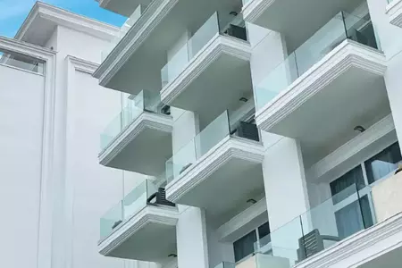Demi hotel